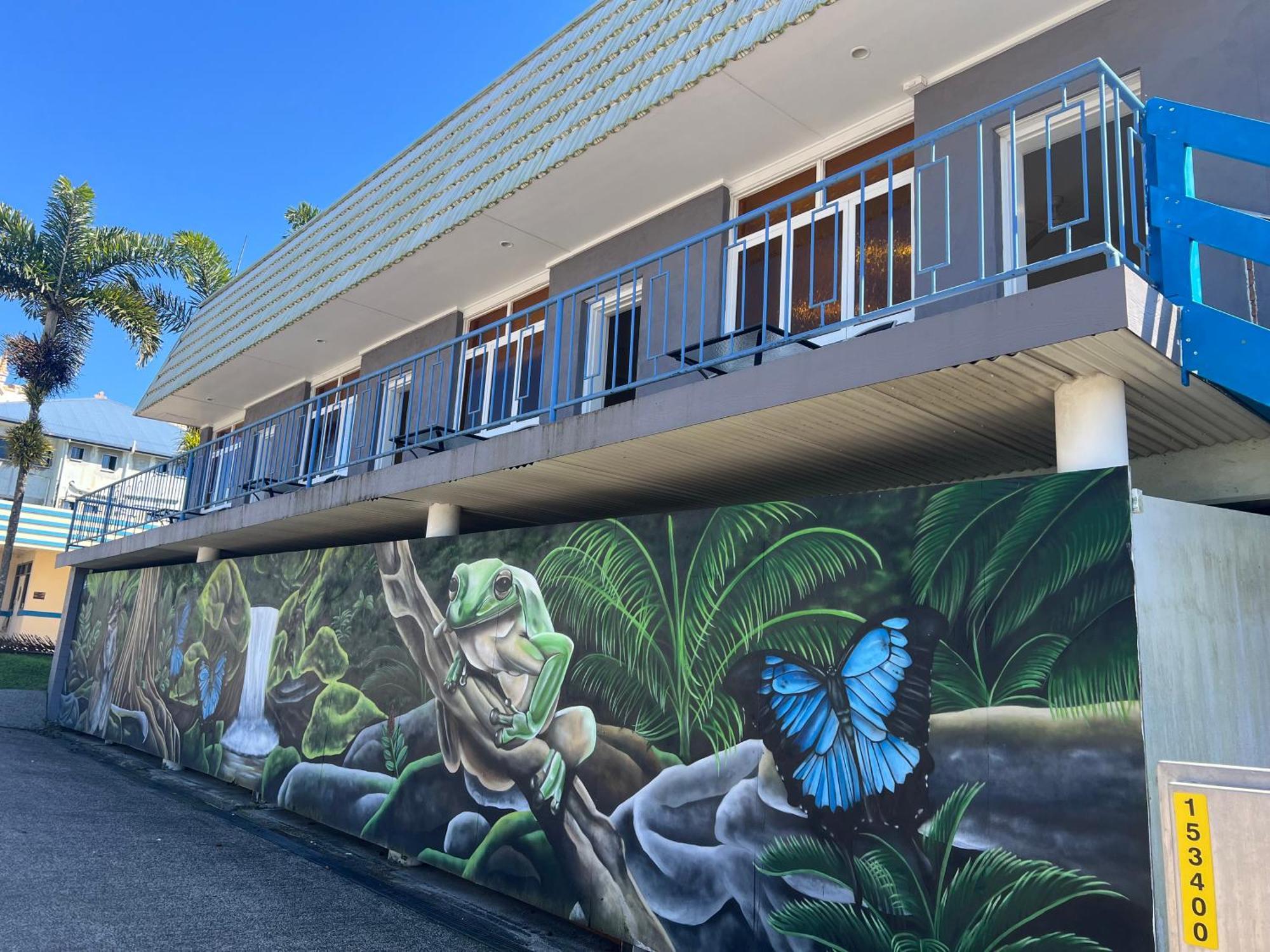 Innisfail Riverfront Motel Exterior photo