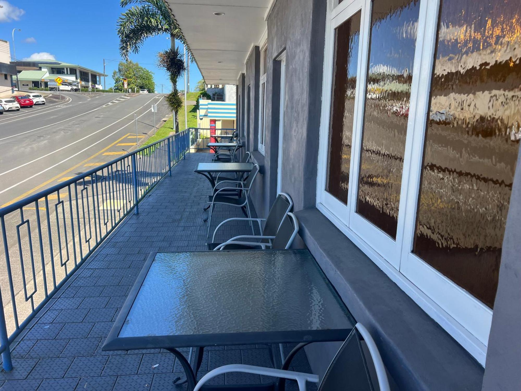 Innisfail Riverfront Motel Exterior photo