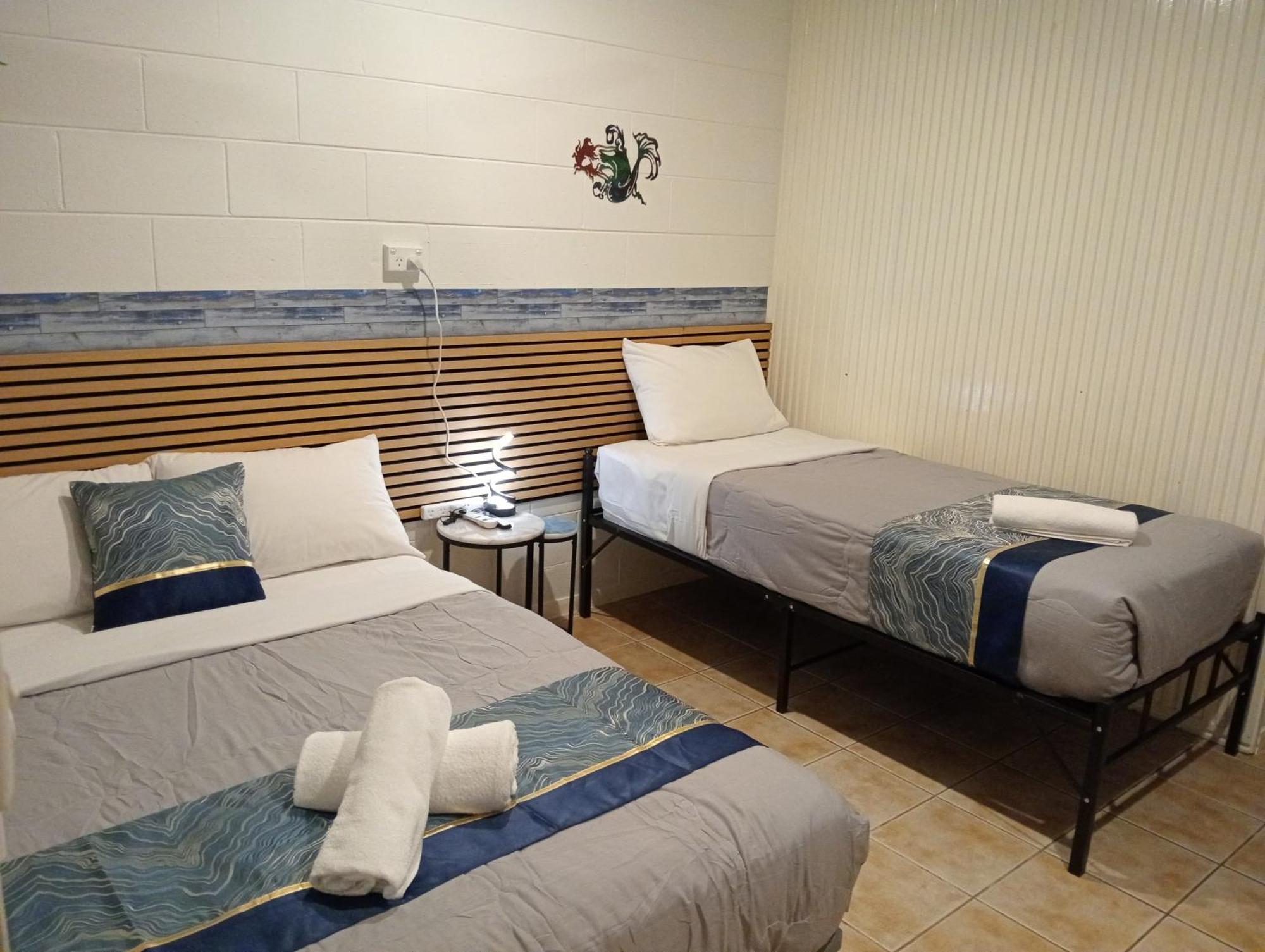 Innisfail Riverfront Motel Room photo